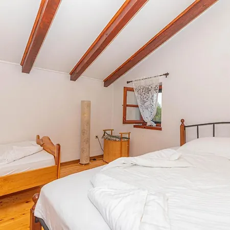Holiday home Ferienhaus Fur 6 Personen Und 1 Kind In Lozovac, Dalmatien Norddalmatien *