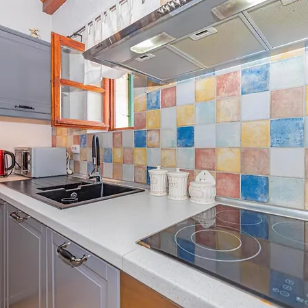 Ferienhaus Fur 6 Personen Und 1 Kind In Lozovac, Dalmatien Norddalmatien Holiday home