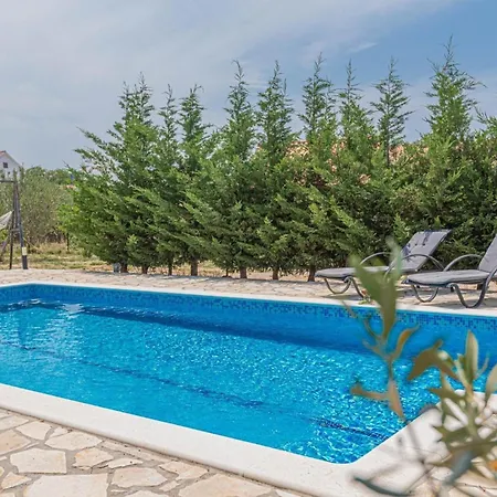Ferienhaus Fur 6 Personen Und 1 Kind In Lozovac, Dalmatien Norddalmatien Holiday home Lozovac