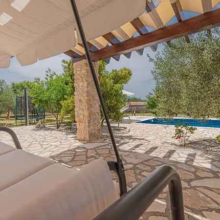 Ferienhaus Fur 6 Personen Und 1 Kind In Lozovac, Dalmatien Norddalmatien Holiday home *