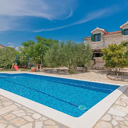 Holiday home Ferienhaus Fur 6 Personen Und 1 Kind In Lozovac, Dalmatien Norddalmatien