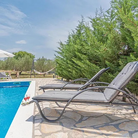 Holiday home Ferienhaus Fur 6 Personen Und 1 Kind In Lozovac, Dalmatien Norddalmatien
